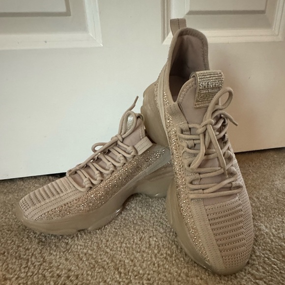 Maxima Sneaker - Picture 1 of 5